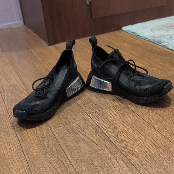 Adidas - Picture 12 of 12